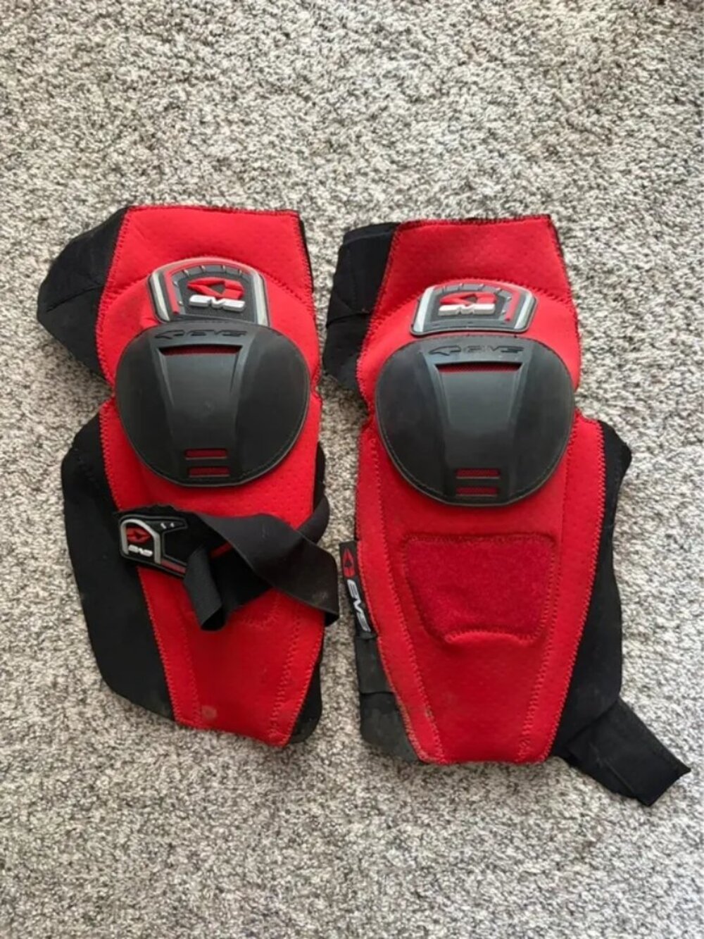 EVS Motocross Knee Shin Guards Size Medium Red Black Dirt Bike ATV